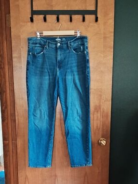 Old Navy Women's Straight Leg Jeans in Blue Wash